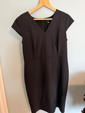 NWT Ann Taylor Black V-Neck Cap Sleeve